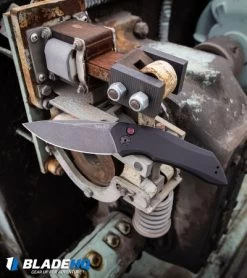 Kershaw Launch 1 Automatic Knife Gray Aluminum (3.4" Blackwash) 7100GRYBW 15 Kershaw Launch 1 Automatic Knife Gray Aluminum (3.4" Blackwash) 7100GRYBW -Kershaw Kershaw Launch 1 Automatic Knife Black Aluminum BlackWash 7100BW BHQ 27374 kp lifestyle web 1